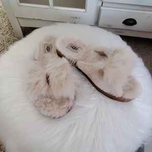 UGG SLIPPERS